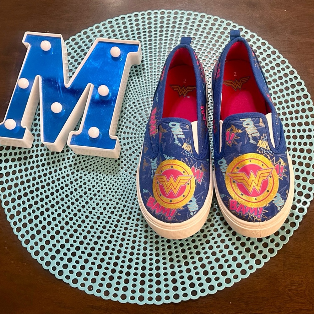 DC Wonder Woman Girls Sz 2 Slip On Canvas Sneakers Shoes Colorful Gold and Blue